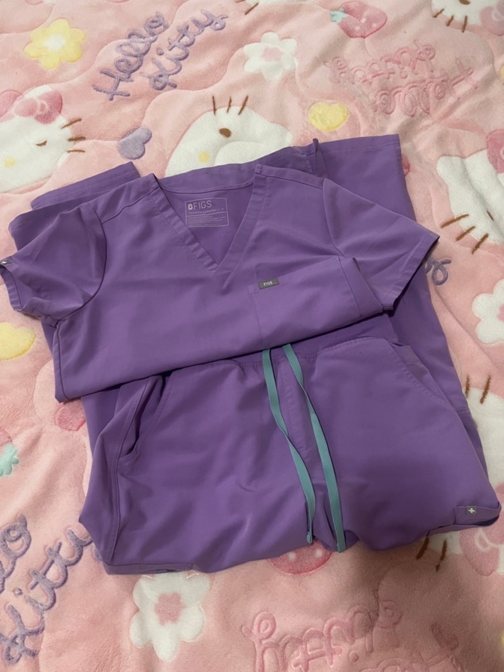 Figs medium petite Yola Lavender Purple Set